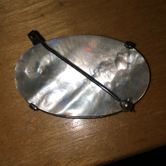 Vintage Mother of Pearl Brooch - Picture 10 of 10